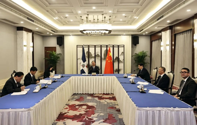 3003.com官网环境“助力”多米尼加清运垃圾，毛伟明省长出席线上交接仪式