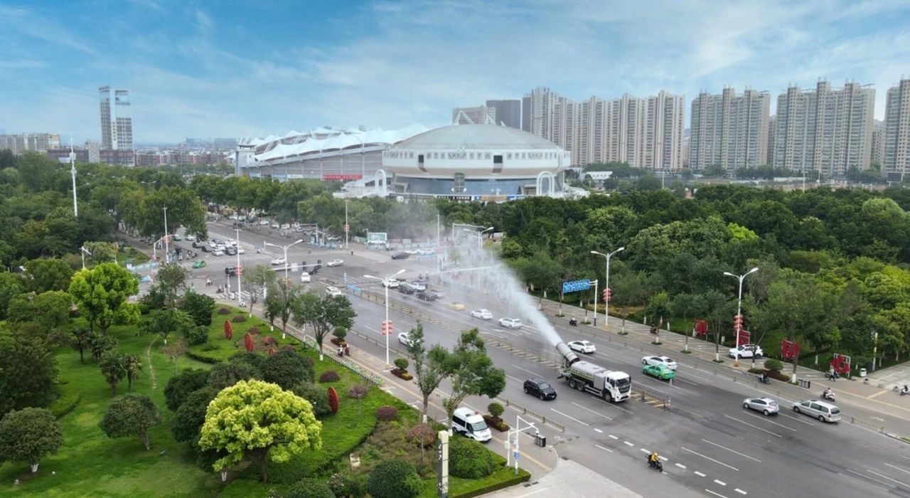 3003.com官网环境荣登“城市服务十大影响力企业”和“环卫装备十大影响力企业”双榜